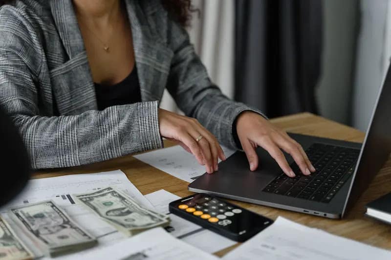 How I Paid Off $8000 in Debt Working a $14 an Hour Job